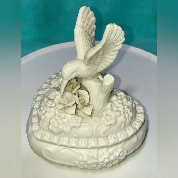 VINTAGE HUMMINGBIRD PORCELAIN BOX - Picture 7 of 16